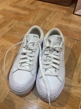 Nike White Women's Low-Top Athletic Sneakers